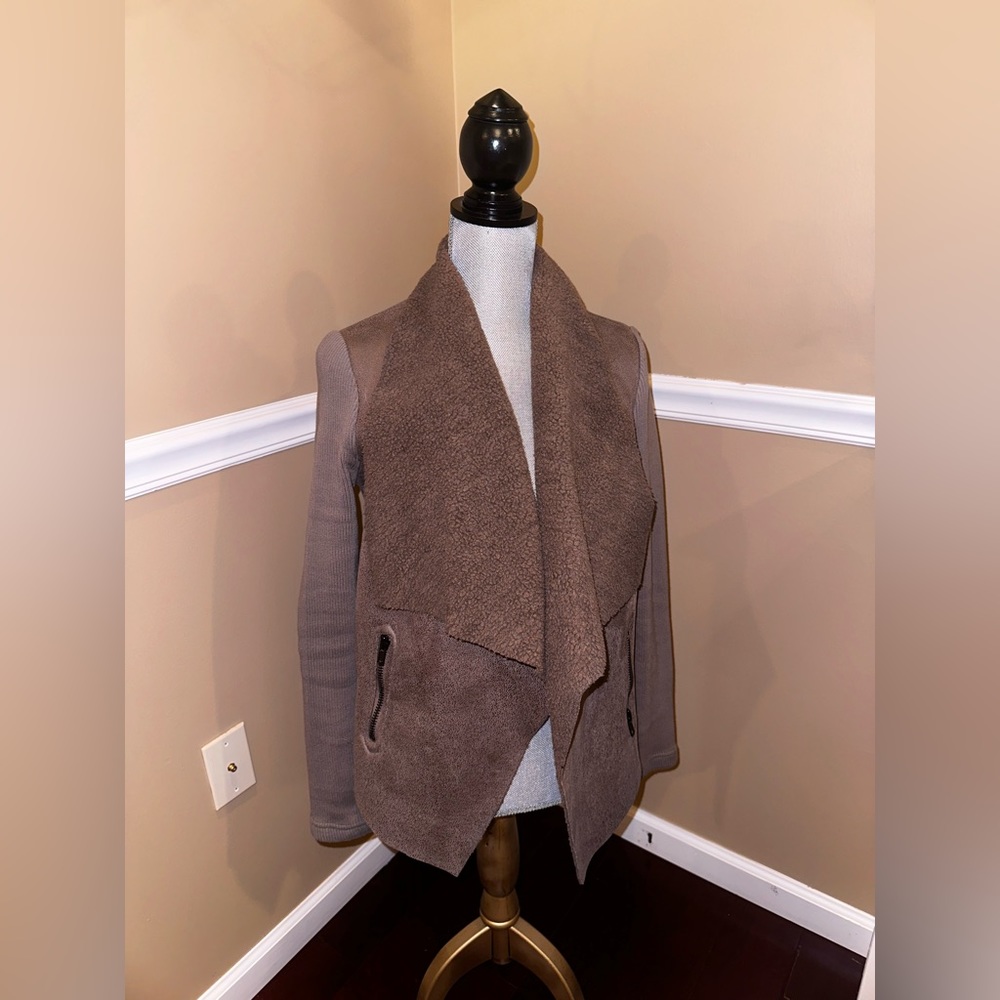 Super comfortable jacket stretch material arms